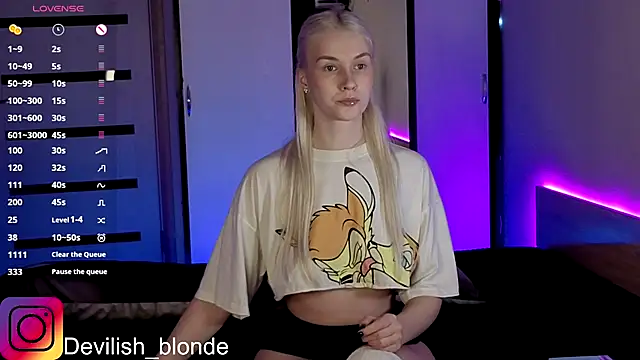 Snapshot of HitchcocianBlonde chatting on November 29, 2025, 5:24 pm HitchcocianBlonde online show from November 29, 2025, 5:24 pm