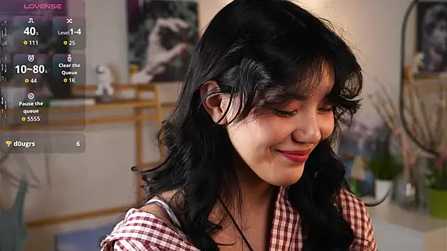 MoiraEger online show from October 4, 2025, 5:03 pm