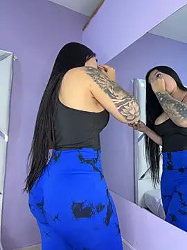 Snapshot of CrisMarulanda chatting on March 29, 2026, 8:21 pm CrisMarulanda online show from March 29, 2026, 8:21 pm