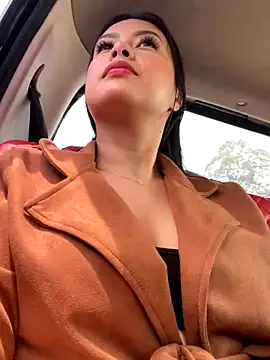 CrisMarulanda online show from November 5, 2025, 4:54 pm