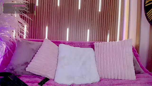 Snapshot of MylaDreams chatting on November 12, 2025, 3:32 am MylaDreams online show from November 12, 2025, 3:32 am