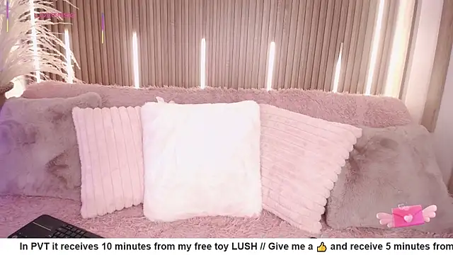 Snapshot of MylaDreams chatting on September 25, 2025, 3:23 am MylaDreams online show from September 25, 2025, 3:23 am