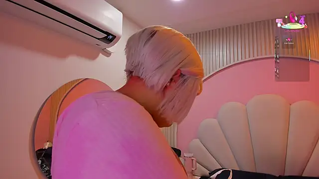 Snapshot of hinata_dolly chatting on November 6, 2025, 11:03 am hinata dolly online show from November 6, 2025, 11:03 am