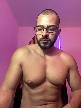 Snapshot of magnumchris chatting on April 2, 2026, 11:28 am magnumchris online show from April 2, 2026, 11:28 am