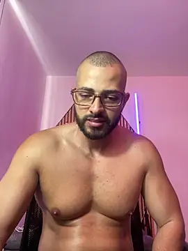 Snapshot of magnumchris chatting on March 28, 2026, 7:04 pm magnumchris online show from March 28, 2026, 7:04 pm