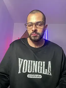 Snapshot of magnumchris chatting on March 21, 2026, 2:43 pm magnumchris online show from March 21, 2026, 2:43 pm