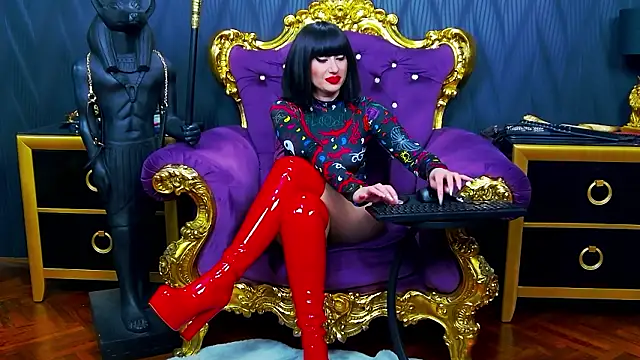 Snapshot of LaraMaeve chatting on March 27, 2026, 5:49 am LaraMaeve online show from March 27, 2026, 5:49 am