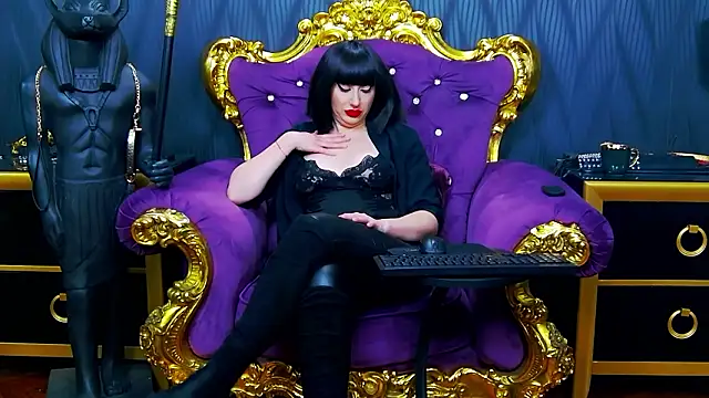 Snapshot of LaraMaeve chatting on March 12, 2026, 6:17 am LaraMaeve online show from March 12, 2026, 6:17 am