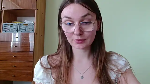 Snapshot of LooveELLYx chatting on April 23, 2026, 12:29 pm LooveELLYx online show from April 23, 2026, 12:29 pm