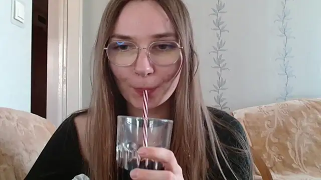 LooveELLYx online show from March 21, 2025, 11:12 am