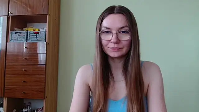LooveELLYx online show from June 16, 2026, 6:24 am
