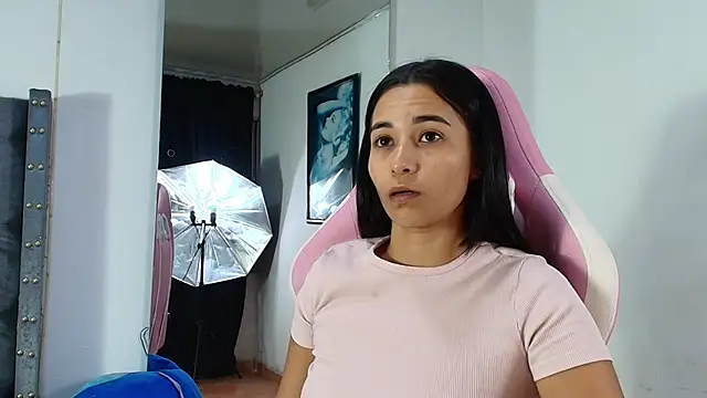 Snapshot of GraceWallace_ chatting on April 25, 2026, 2:36 am GraceWallace online show from April 25, 2026, 2:36 am