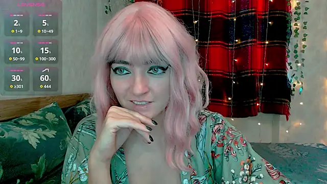 Snapshot of MagicPink chatting on December 17, 2025, 12:32 pm MagicPink online show from December 17, 2025, 12:32 pm