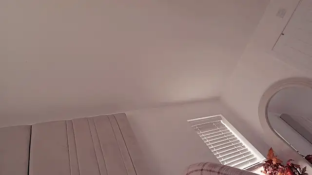 Desire-XOXOX online show from October 22, 2025, 12:59 pm