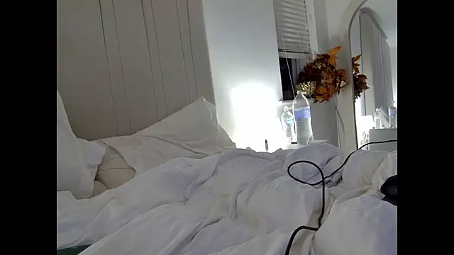 Desire-XOXOX online show from November 5, 2025, 5:16 pm