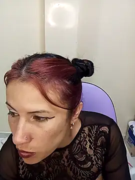 karinnahotdirty online show from November 28, 2025, 9:37 pm