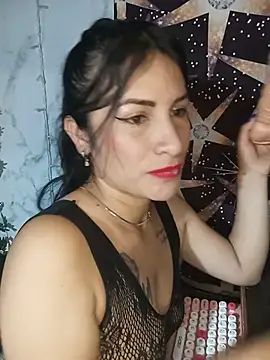 karinnahotdirty online show from May 14, 2026, 9:23 pm
