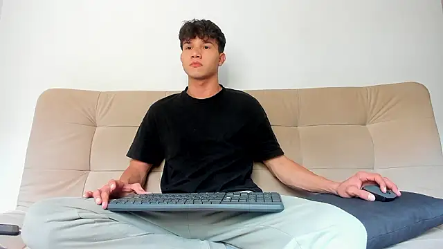 Snapshot of 2Amateur_Guys chatting on March 19, 2026, 9:37 pm 2Amateur Guys online show from March 19, 2026, 9:37 pm