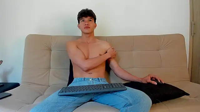 Snapshot of 2Amateur_Guys chatting on April 6, 2026, 2:40 pm 2Amateur Guys online show from April 6, 2026, 2:40 pm