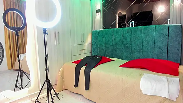 Cherry Castillo online show from October 23, 2025, 12:04 pm