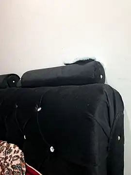 Hanna Kieran online show from October 24, 2025, 2:27 pm