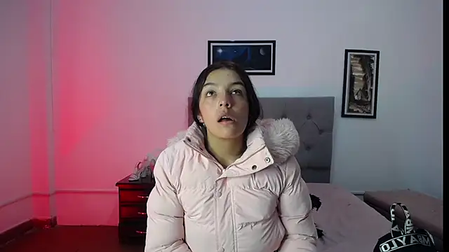 Snapshot of Esmeraldaa- chatting on November 14, 2025, 5:00 am Esmeraldaa- online show from November 14, 2025, 5:00 am