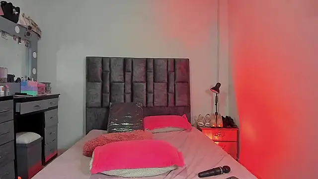 Snapshot of Esmeraldaa- chatting on January 10, 2026, 5:36 am Esmeraldaa- online show from January 10, 2026, 5:36 am