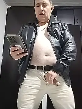 BigCristh79 online show from May 26, 2026, 1:09 pm