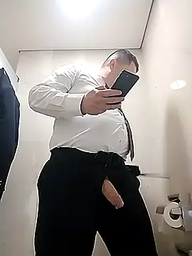 BigCristh79 online show from October 12, 2025, 1:01 pm