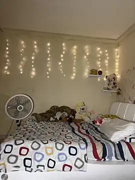 effie castroo online show from October 3, 2025, 1:42 am