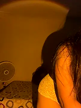 effie castroo online show from September 18, 2025, 1:52 am