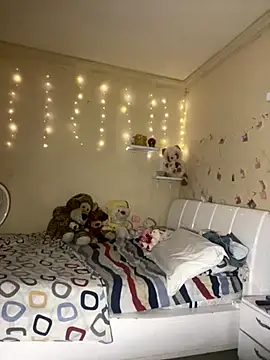 effie castroo online show from September 30, 2025, 1:33 am