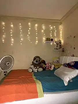 effie castroo online show from November 15, 2025, 9:41 pm