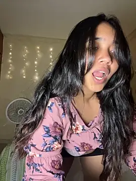 effie castroo online show from September 14, 2025, 2:56 am