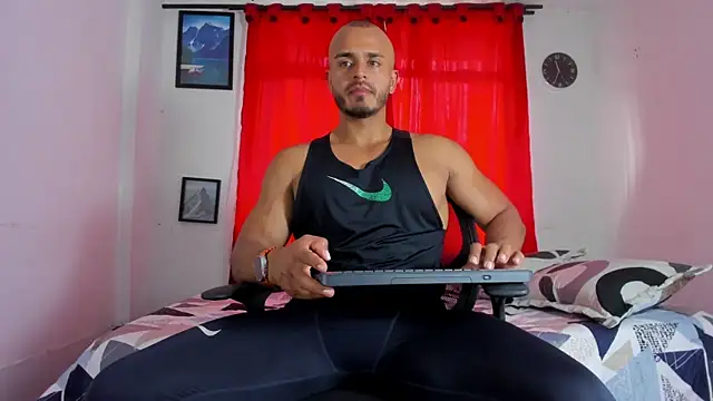 Snapshot of magnusclark chatting on November 6, 2025, 5:28 pm magnusclark online show from November 6, 2025, 5:28 pm