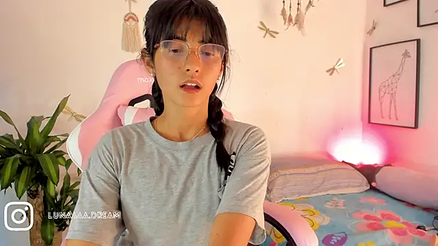 princessluna 19 online show from May 25, 2026, 8:40 pm
