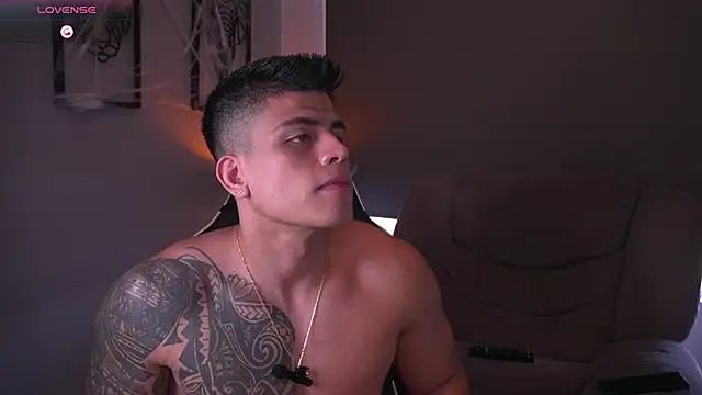 tyler muscle1 online show from October 29, 2025, 3:44 pm