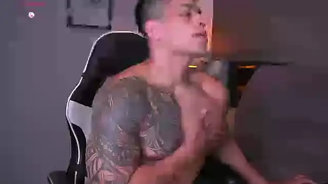 tyler muscle1 online show from October 22, 2025, 1:16 am