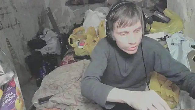 Snapshot of makarov1993 chatting on March 4, 2026, 5:42 pm makarov1993 online show from March 4, 2026, 5:42 pm