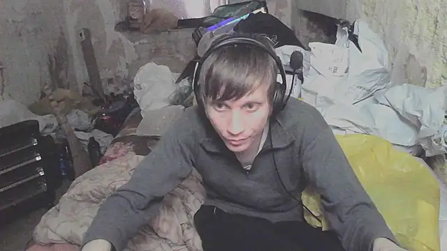 Snapshot of makarov1993 chatting on April 4, 2026, 9:38 am makarov1993 online show from April 4, 2026, 9:38 am