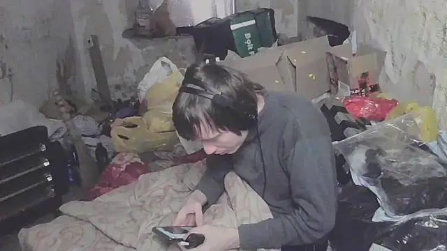 Snapshot of makarov1993 chatting on April 1, 2026, 8:37 am makarov1993 online show from April 1, 2026, 8:37 am