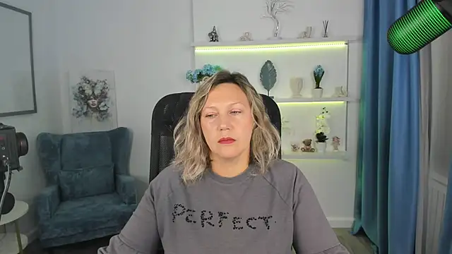 NinaStarle online show from September 18, 2025, 4:59 am