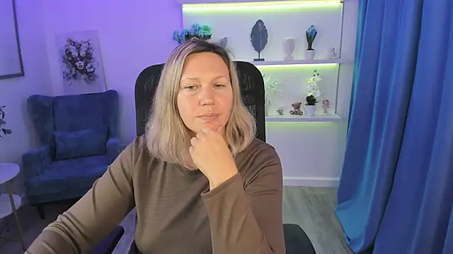 NinaStarle online show from September 13, 2025, 11:32 am