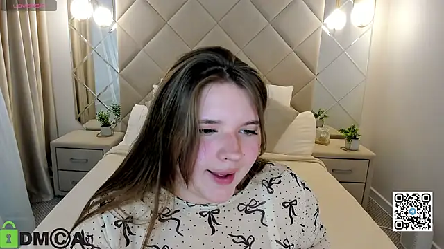 Snapshot of Chloee_White chatting on October 6, 2025, 8:59 am Chloee White online show from October 6, 2025, 8:59 am