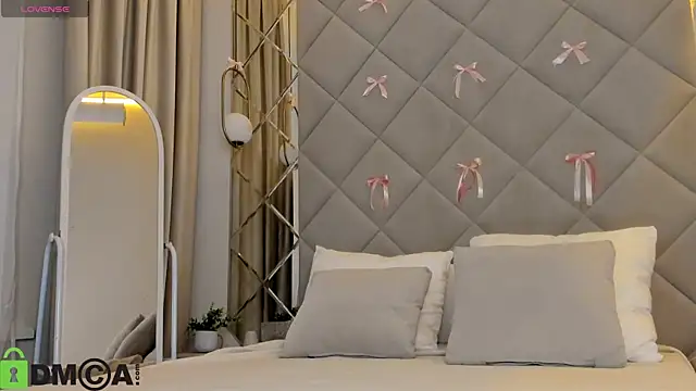 Snapshot of Chloee_White chatting on April 13, 2026, 9:24 am Chloee White online show from April 13, 2026, 9:24 am