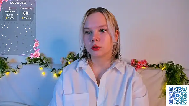 girlllsooft online show from November 16, 2025, 2:05 am