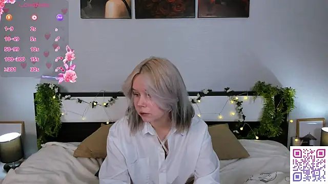 girlllsooft online show from December 18, 2025, 3:27 pm