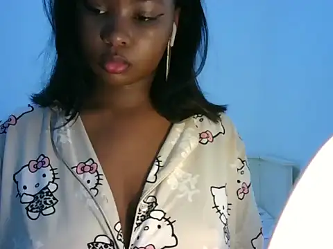 Snapshot of zoe215 chatting on June 12, 2026, 11:52 am zoe215 online show from June 12, 2026, 11:52 am