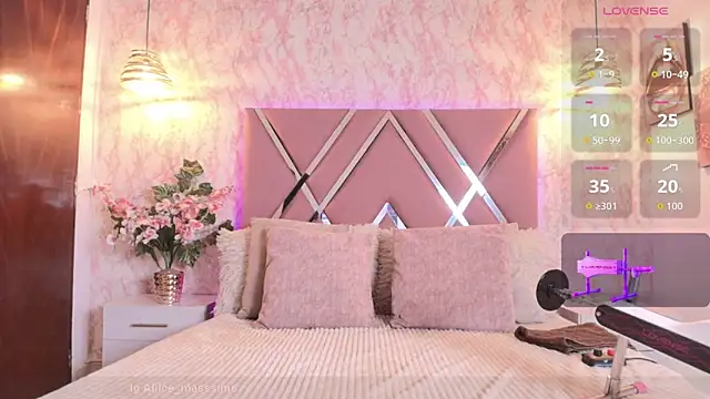 Aliice1  online show from December 4, 2025, 8:08 pm