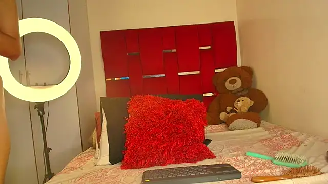 Camila hot ts online show from December 2, 2025, 3:36 pm